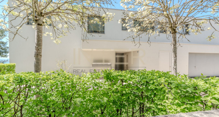Reserviert: Exklusive 4.5-Zimmer-Terrassenwohnung mit direktem Liftzugang und See-, Berg- und Stadtsicht in Zug image 6
