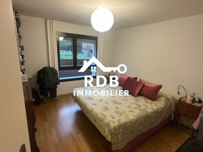 Appartement de 6 pièces au 3ème étage situé à Satigny 1242 image 4