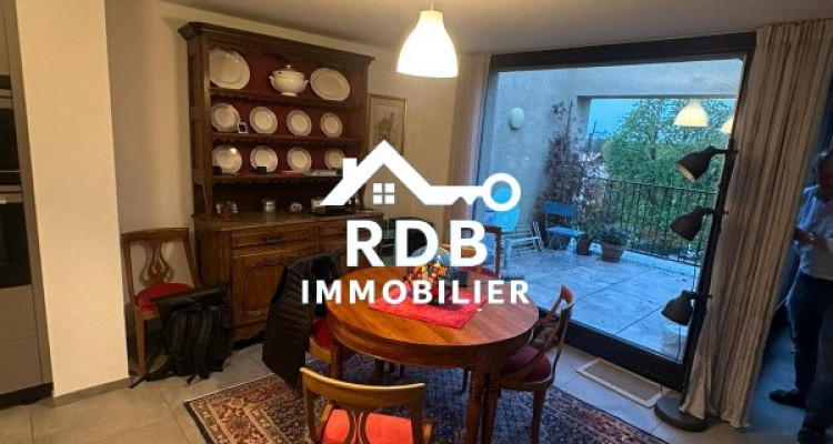 Appartement de 6 pièces au 3ème étage situé à Satigny 1242 image 2