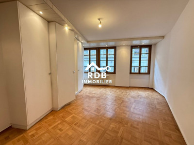 Appartement de 3 pièces au 3ème étage situé à Genève 1204 image 1