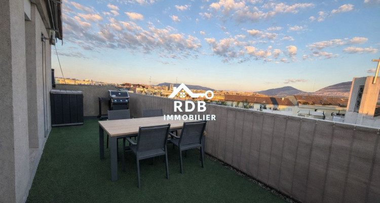 Appartement en duplex de 4,5 pièces au 7ème étage situé à Acacias 1227 image 7