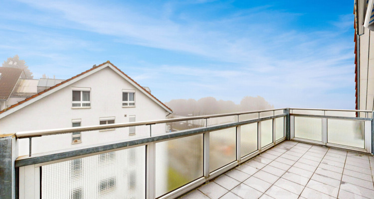 Grosszügige 3.5-Zimmer-Dachwohnung mit viel Licht und Raumhöhe image 4