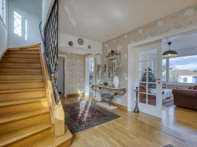 EN EXCLUSIVITÉ : Propriété familiale de caractère sur belle parcelle arborée à Genthod image 9