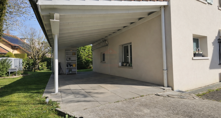 Élégante villa familiale avec grand jardin plat et fort potentiel à Founex image 3