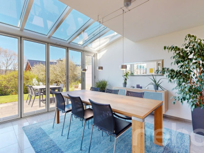 Lichtdurchflutete Doppelhaushälfte in erhöhter Lage image 1