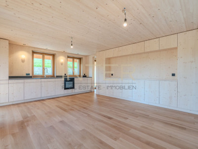 Erstbezug in Risch: Exklusive 2.5-Zimmer-Maisonettewohnung im separaten Stöckli image 5