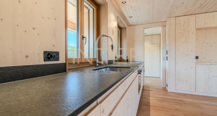 Erstbezug in Risch: Exklusive 2.5-Zimmer-Maisonettewohnung im separaten Stöckli image 4