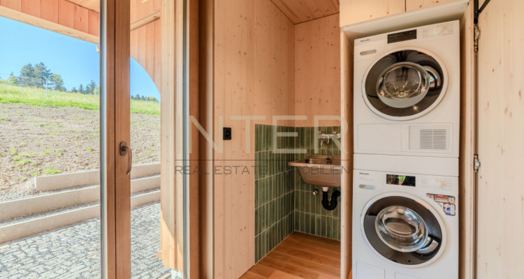 Erstbezug in Risch: Exklusive 2.5-Zimmer-Maisonettewohnung im separaten Stöckli image 9