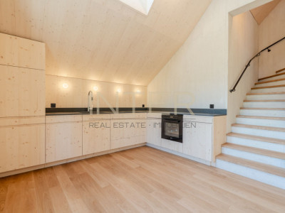 Erstbezug in Risch: Exklusive 4.5-Zimmer-Maisonette mit Galerie, Cheminée und zwei Loggien image 2