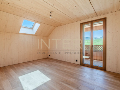 Erstbezug in Risch: Exklusive 4.5-Zimmer-Maisonette mit Galerie, Cheminée und zwei Loggien image 11