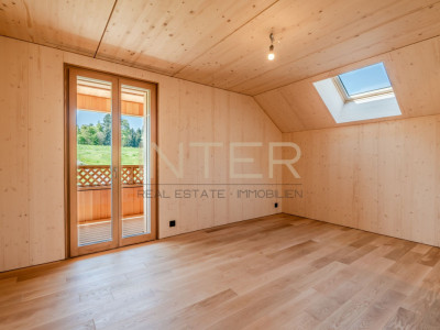 Erstbezug in Risch: Exklusive 4.5-Zimmer-Maisonette mit Galerie, Cheminée und zwei Loggien image 12