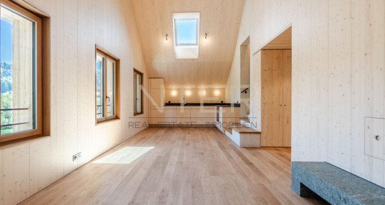 Erstbezug in Risch: Exklusive 4.5-Zimmer-Maisonette mit Galerie, Cheminée und zwei Loggien image 1