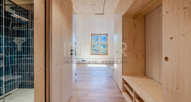 Erstbezug in Risch: Exklusive 4.5-Zimmer-Maisonette mit Galerie, Cheminée und zwei Loggien image 9