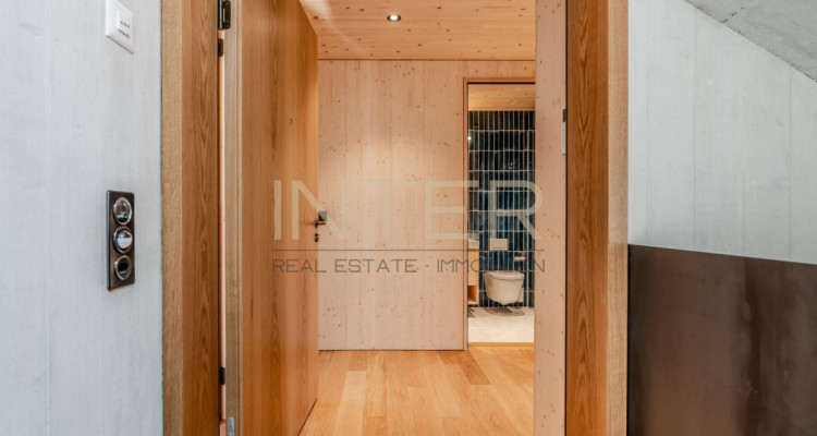 Erstbezug in Risch: Exklusive 4.5-Zimmer-Maisonette mit Galerie, Cheminée und zwei Loggien image 10