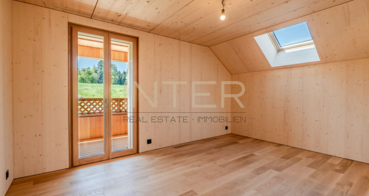 Erstbezug in Risch: Exklusive 4.5-Zimmer-Maisonette mit Galerie, Cheminée und zwei Loggien image 12