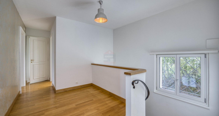 EN EXCLUSIVITÉ : Propriété familiale de caractère sur belle parcelle arborée à Genthod image 10