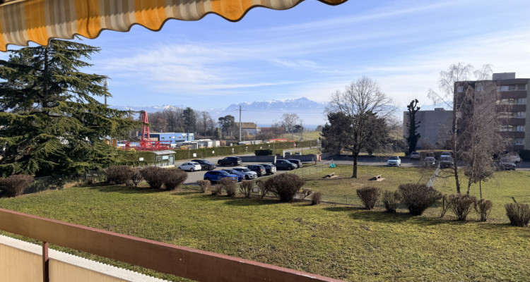 Coup de cœur: traversant rénové avec goût, lumineux avec balcons image 7