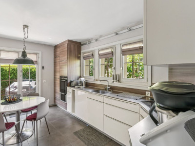 Villa avec vue lac imprenable dans un quartier prisé à Bevaix image 2