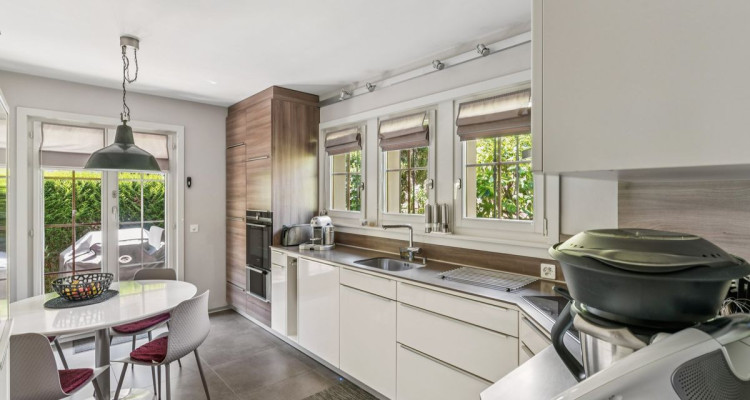 Villa avec vue lac imprenable dans un quartier prisé à Bevaix image 2