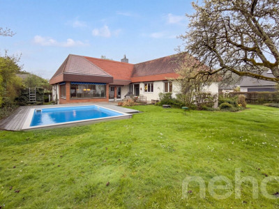 Charmantes, freistehendes 6.5-Zimmer EFH mit grossem Umschwung image 1