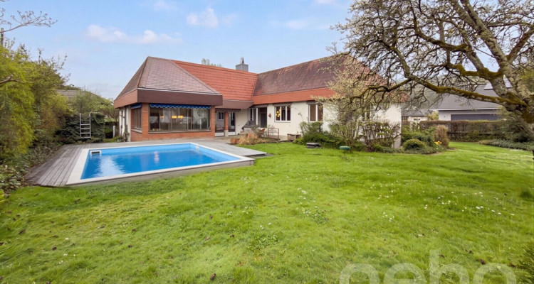 Charmantes, freistehendes 6.5-Zimmer EFH mit grossem Umschwung image 1