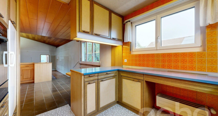 Charmantes, freistehendes 6.5-Zimmer EFH mit grossem Umschwung image 3