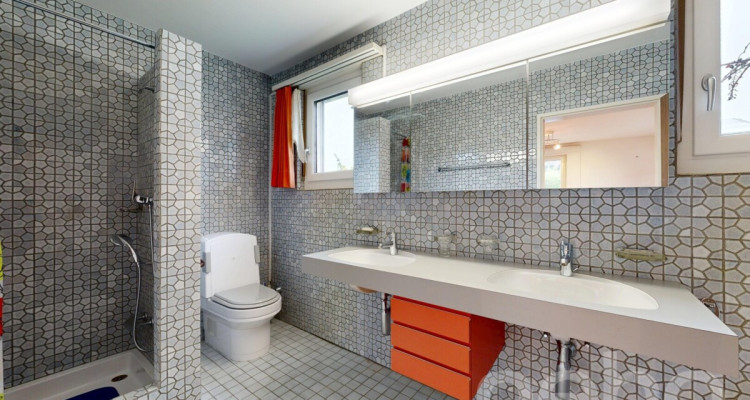 Charmantes, freistehendes 6.5-Zimmer EFH mit grossem Umschwung image 9