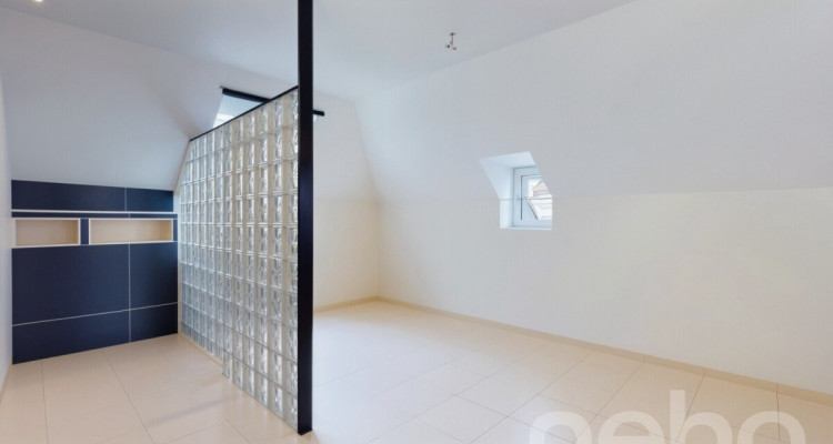 Opportunité Exceptionnelle - Attique entièrement rénové - Centre-ville image 7