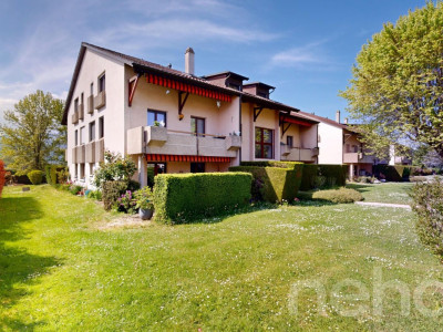 Duplex en attique rénové en Terre Sainte aux volumes généreux image 1