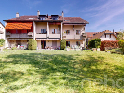 Duplex en attique rénové en Terre Sainte aux volumes généreux image 2