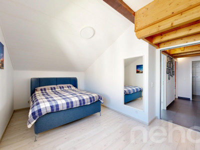 Duplex en attique rénové en Terre Sainte aux volumes généreux image 10