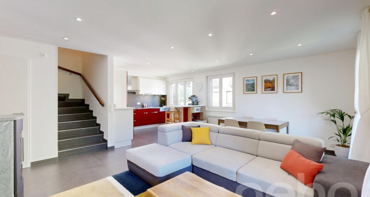 Duplex en attique rénové en Terre Sainte aux volumes généreux image 3