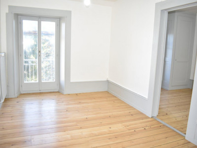 APPARTEMENT AVEC TERRASSE ET JARDIN DHIVER image 6