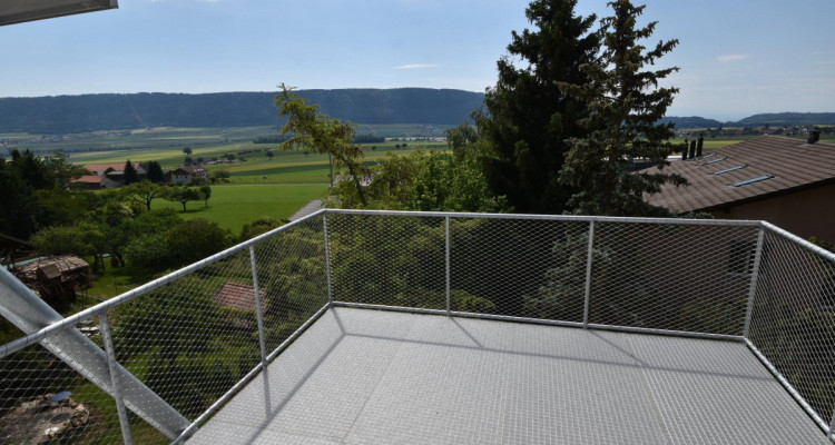 APPARTEMENT AVEC TERRASSE ET JARDIN DHIVER image 2