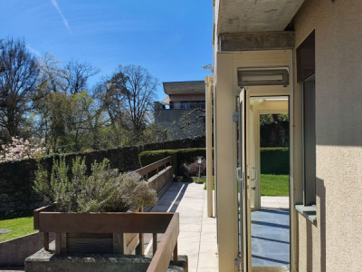 Havre de paix avec vue panoramique et jardin privé à Evilard image 1