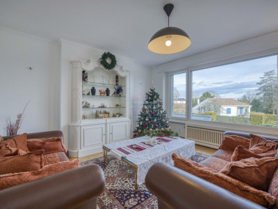 EN EXCLUSIVITÉ : Propriété familiale de caractère sur belle parcelle arborée à Genthod image 5