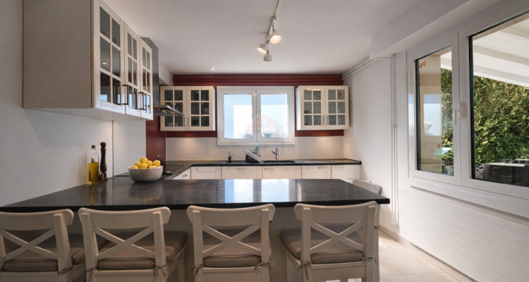 Élégante villa familiale avec grand jardin plat et fort potentiel à Founex image 7