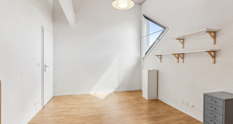 Superbe attique traversant de 110 m² à 15 minutes des portes de Lausanne image 8