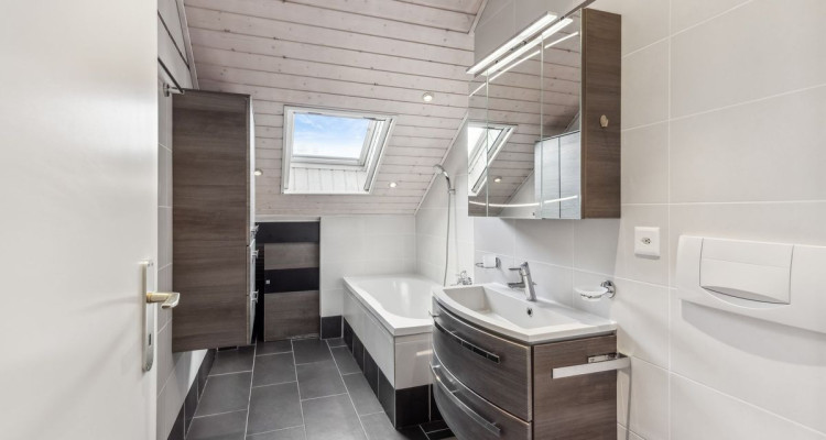 Superbe attique traversant de 110 m² à 15 minutes des portes de Lausanne image 11