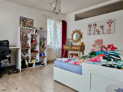 Authentique maison villageoise, Charme et volumes à Boveresse image 10