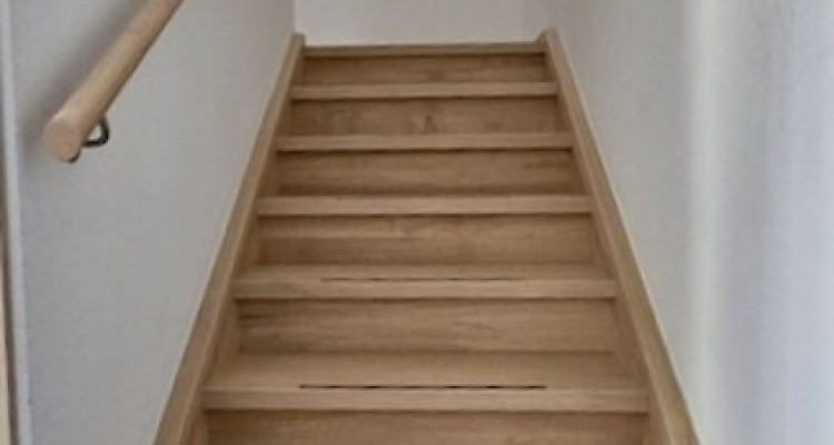  Villa  contigüe située dans un agréable quartier prisé de Fleurier image 7