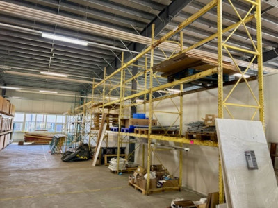 À louer - Local industriel 300 à 400 m² avec quais de chargement - Val-de-Travers image 1