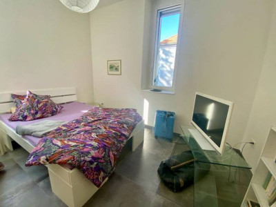 Bel appartement 2 pièces loué,avec réduit et place de parc image 3