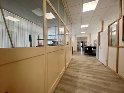   Faites une offre pour ce très bel Immeuble mixte, avec 14 garages et 18 places de parc image 6