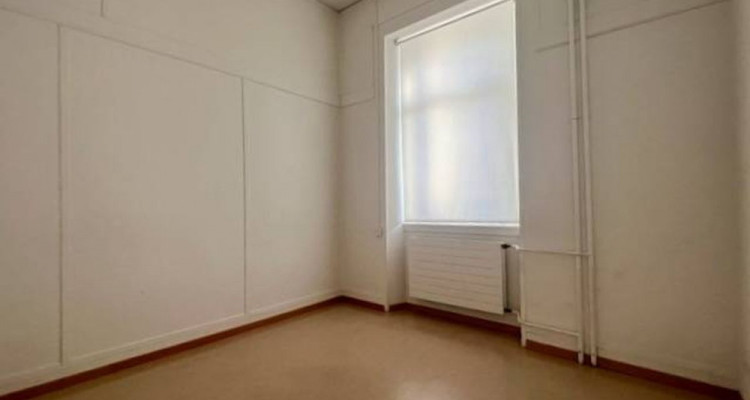   Faites une offre pour ce très bel Immeuble mixte, avec 14 garages et 18 places de parc image 12