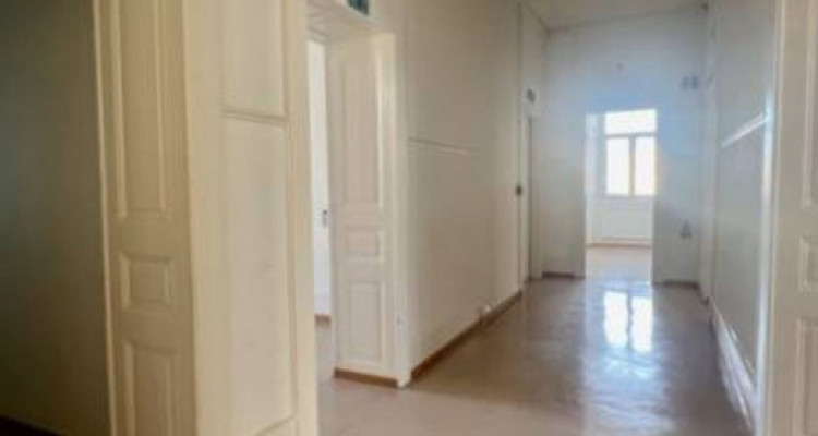   Faites une offre pour ce très bel Immeuble mixte, avec 14 garages et 18 places de parc image 13