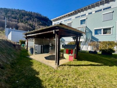 Maison mitoyenne avec deux logements, possibilités activité indépendante, location.. image 1