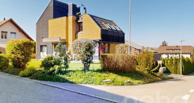 Haus mit einzigartiger Architektur und grossem Gartenparadies image 1