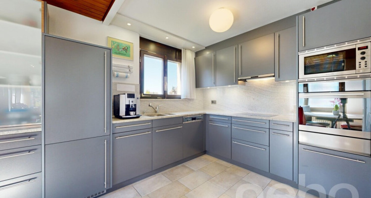 Haus mit einzigartiger Architektur und grossem Gartenparadies image 5