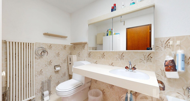 Haus mit einzigartiger Architektur und grossem Gartenparadies image 11